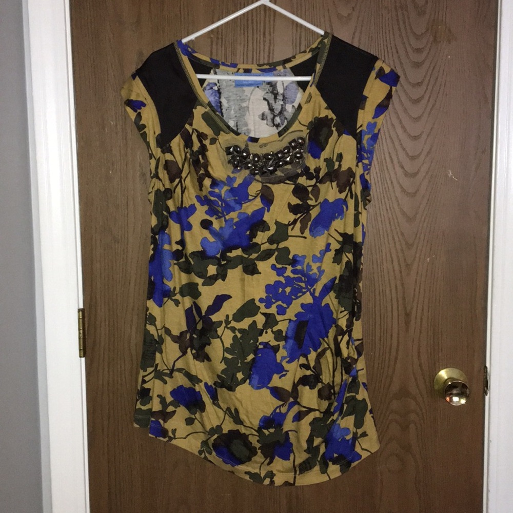 Cute Vera Wang tunic shirt, perfect w/ leggings!